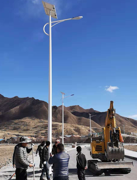 甘南碌曲10米谢通门太阳能路灯项目