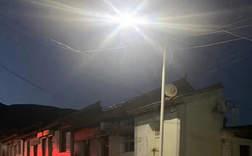 农村院子里最适合的谢通门太阳能路灯亮度与安装要点